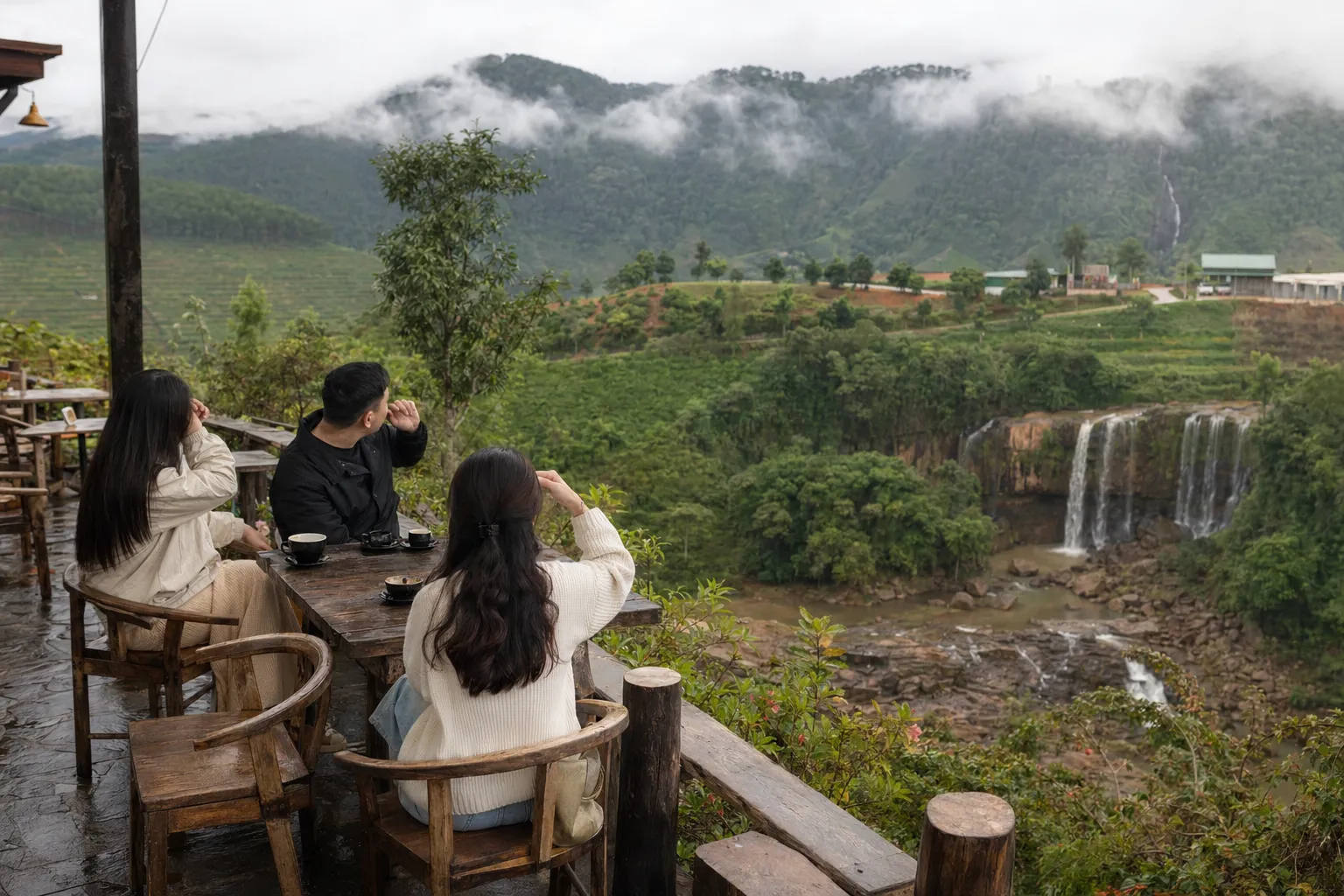 Các điểm du lịch và quán cà phê view đẹp gần Nam Ban phù hợp theo điều kiện thời tiết